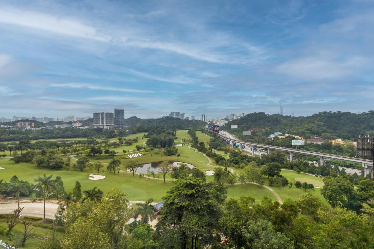 M Resort & Hotel Kuala Lumpur Ngoại thất bức ảnh View of the golf course